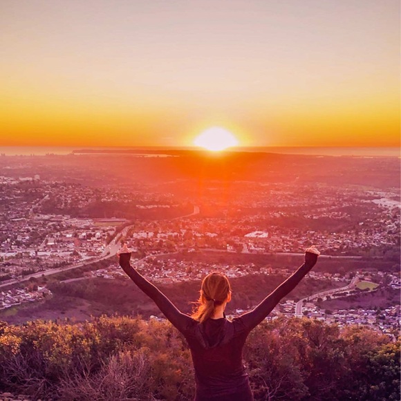 BOOKMARK my closet!!! Like this Listing for Notifications @squirrelresale 🐿🐿🐿 - Picture 9 of 16